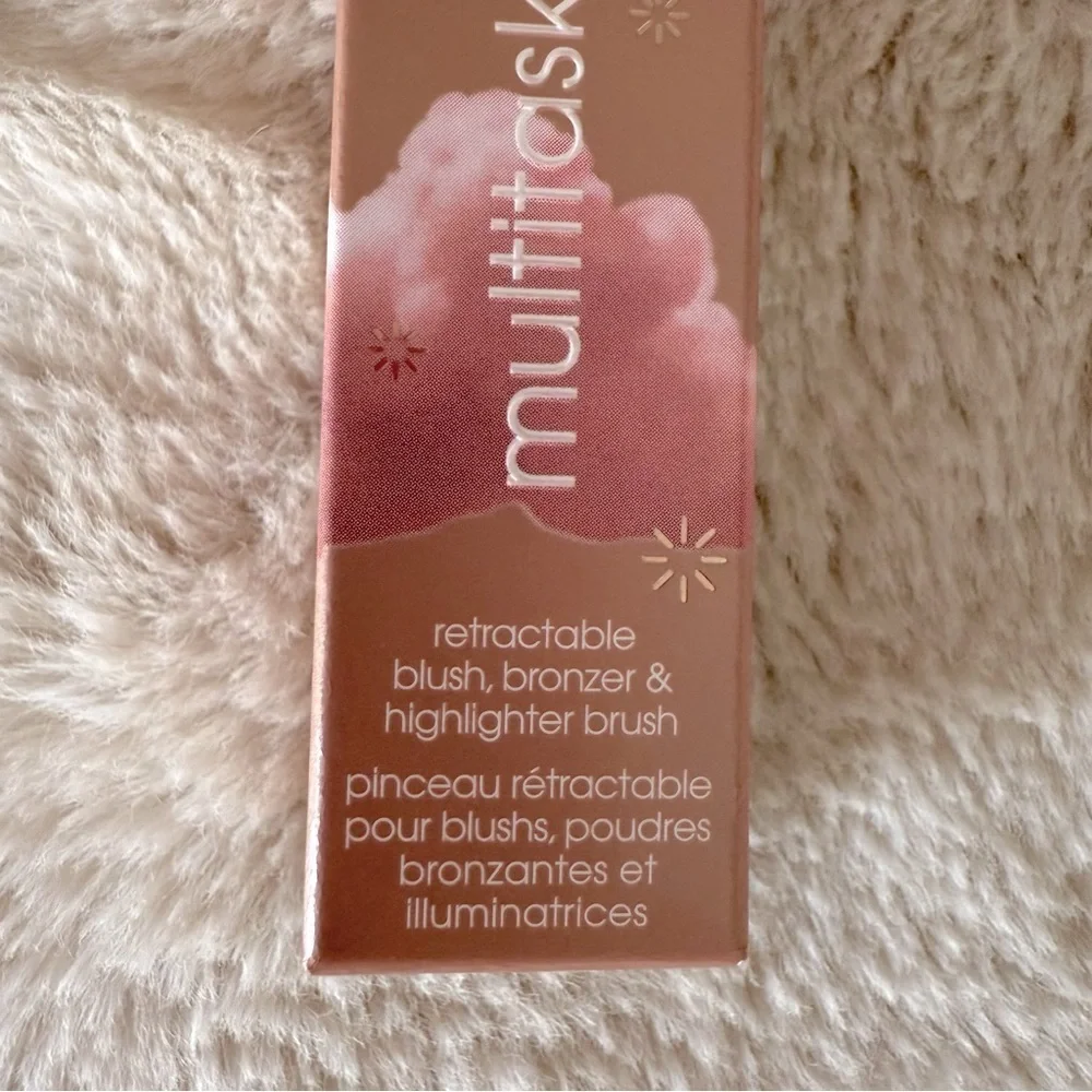 NWT Hoola mini bronzer and Benefit mini retractable brush
